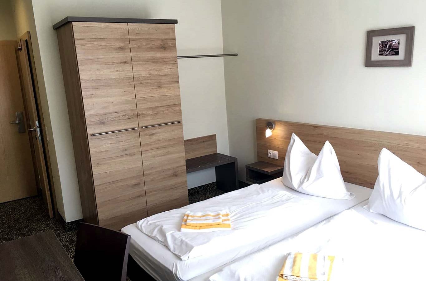 rooms-family-room-balcony