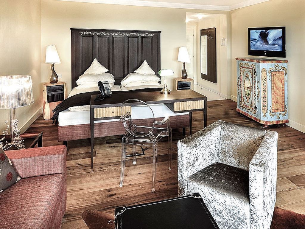 rooms-junior-suite-small-with-balcony-or-terrace