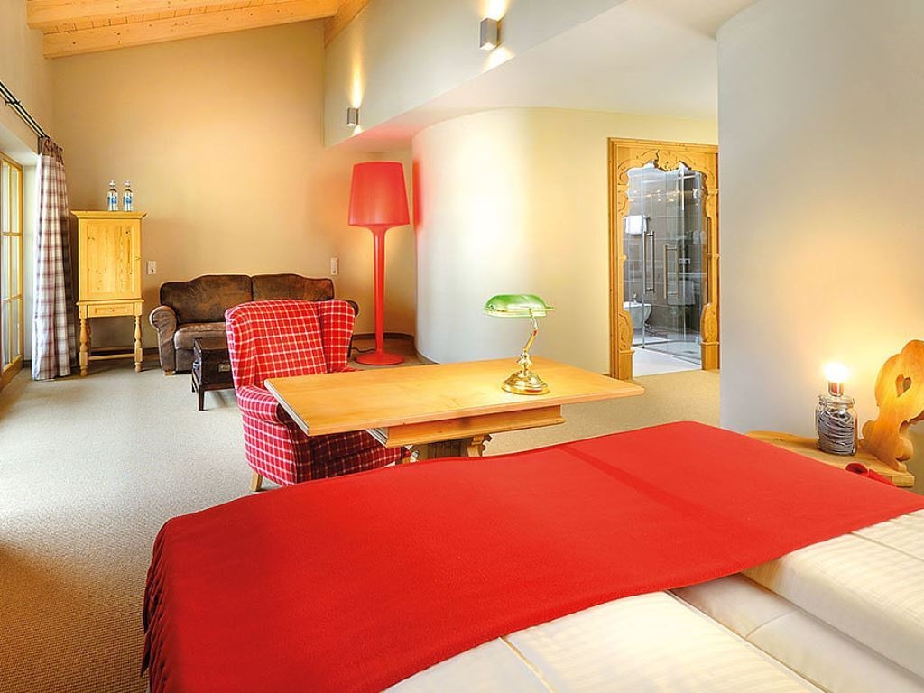 rooms-double-room-partly-view-courtyard-with-balcony-or-terrace-with-child-promotion