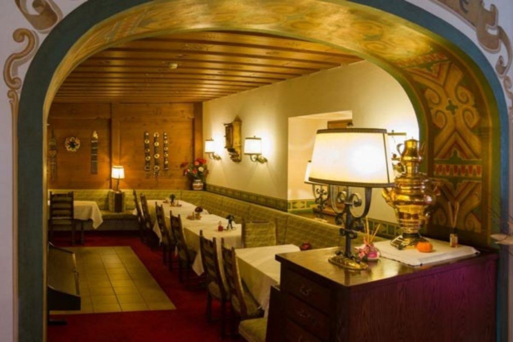 restaurants-restaurant