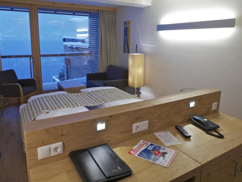 rooms-double-standard-lake-paradise-room-with-balcony