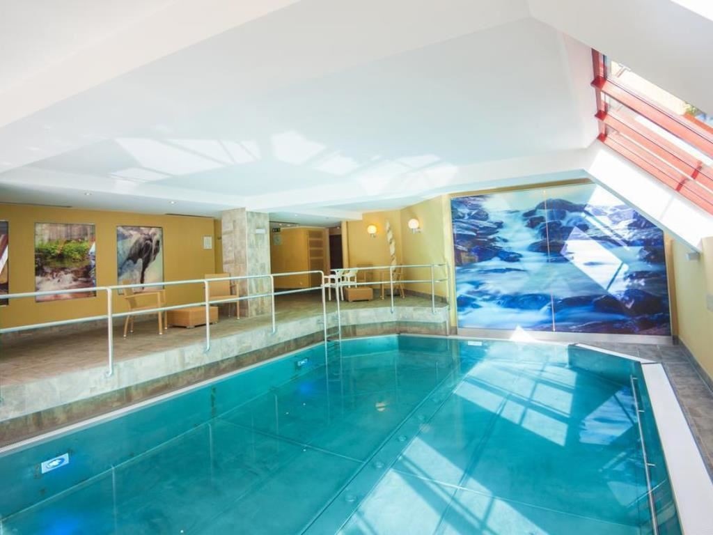 pools-indoor-pool