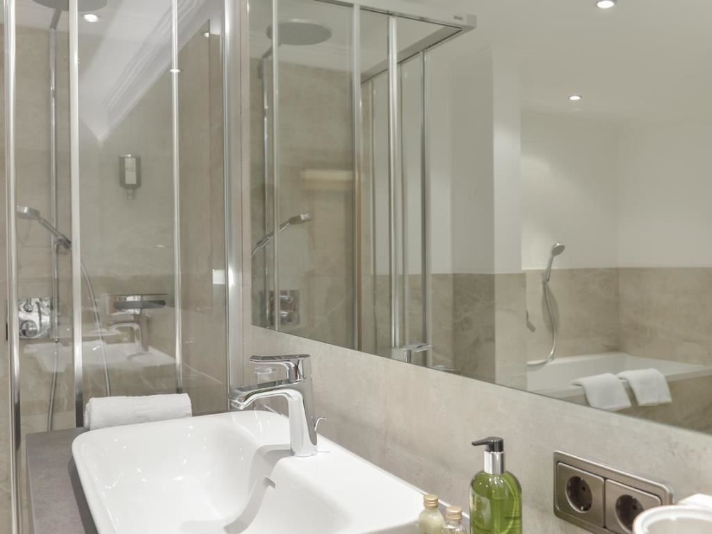 rooms-suite-superior