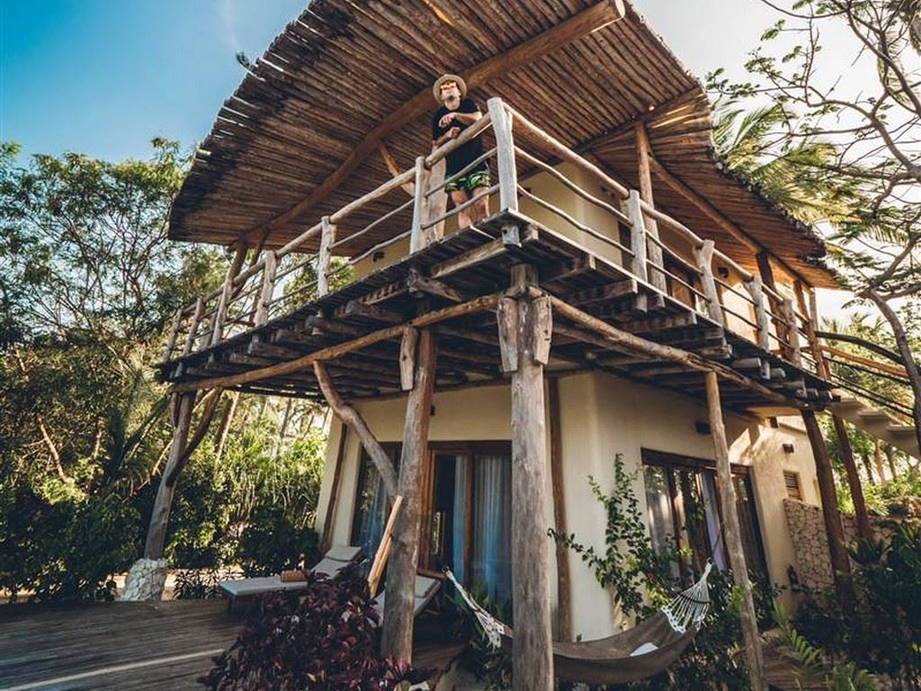 rooms-deluxe-room-with-shared-pool