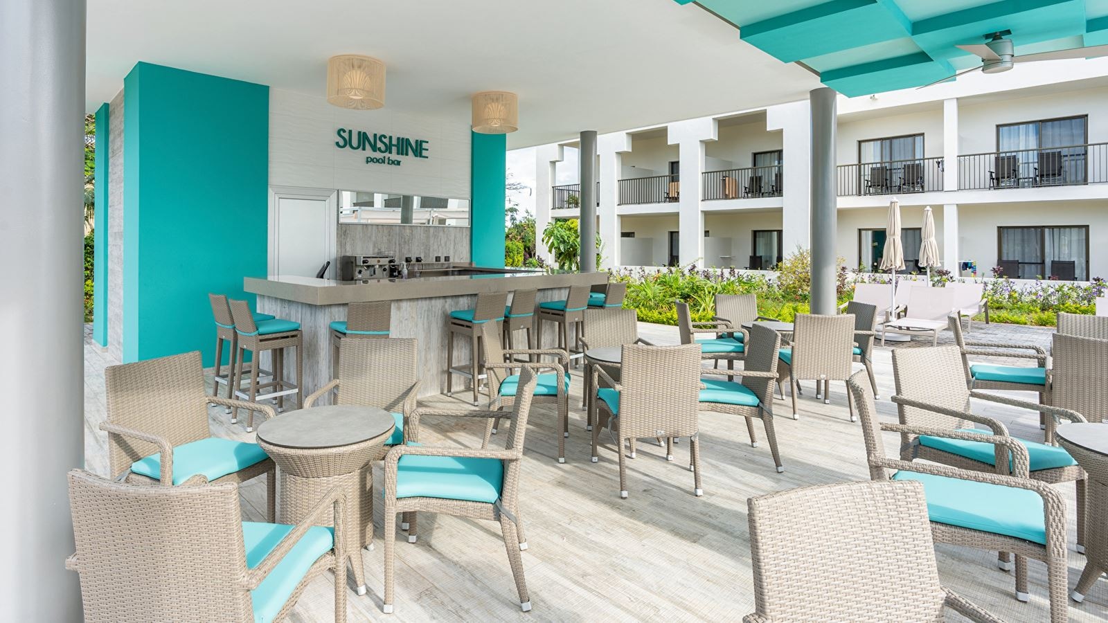 bars-poolside-sunshine