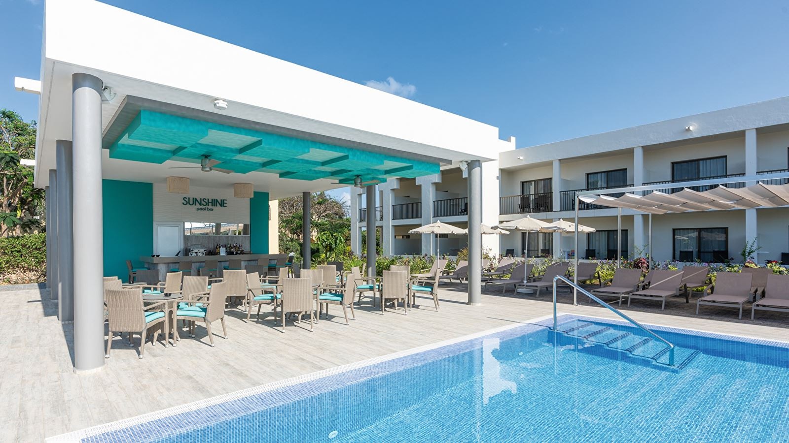 bars-poolside-sunshine