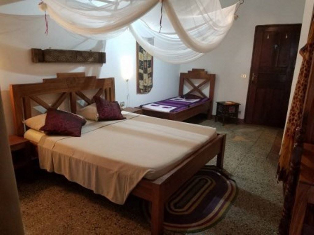 rooms-standard-mansard-room