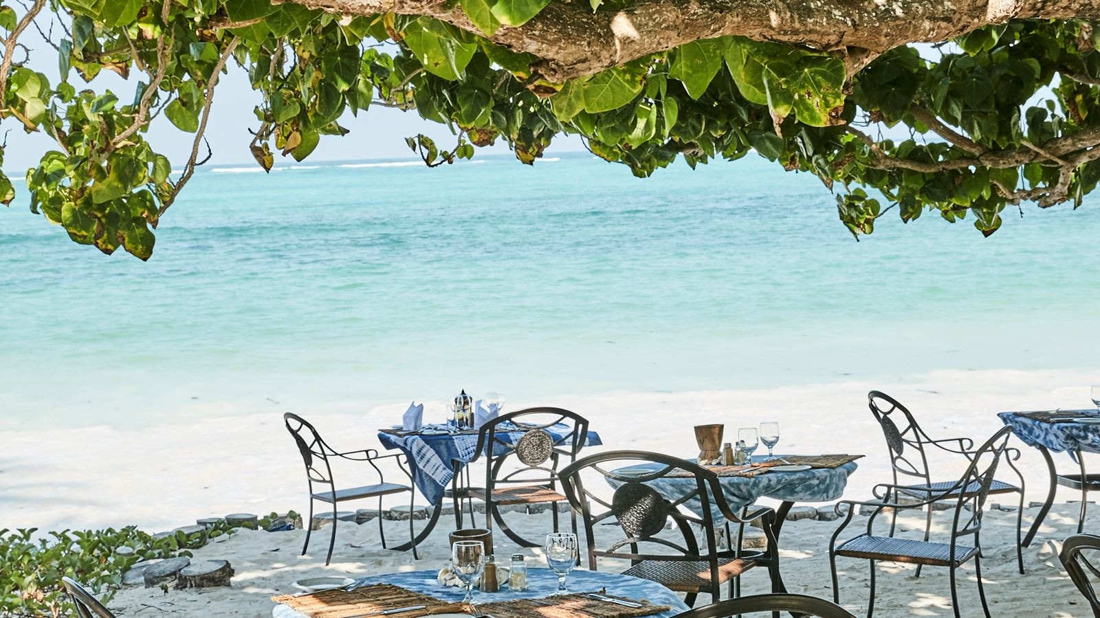 restaurants-the-breakers-grill