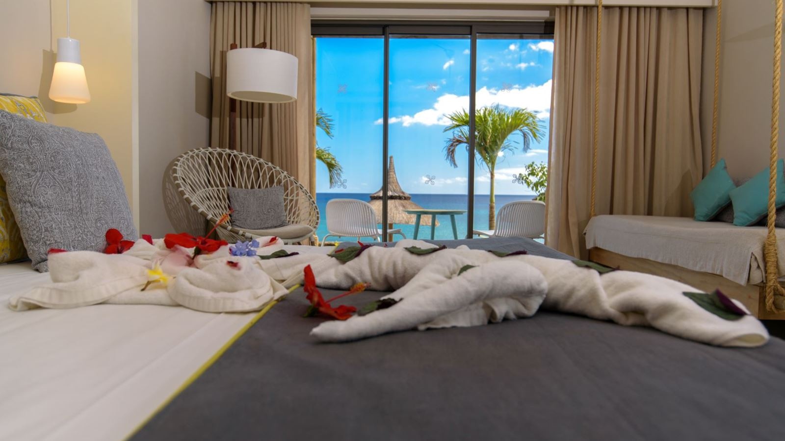 rooms-deluxe-ocean-view-room