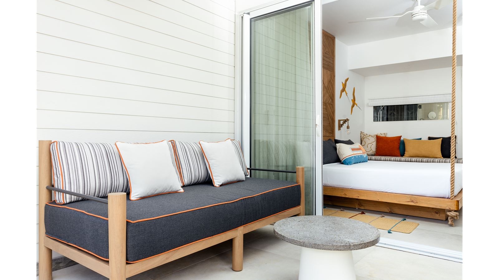 rooms-room-couple-swim-up