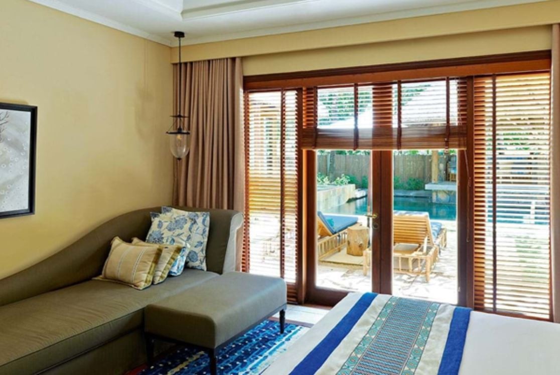 rooms-2-broom-pool-villa-beach-front