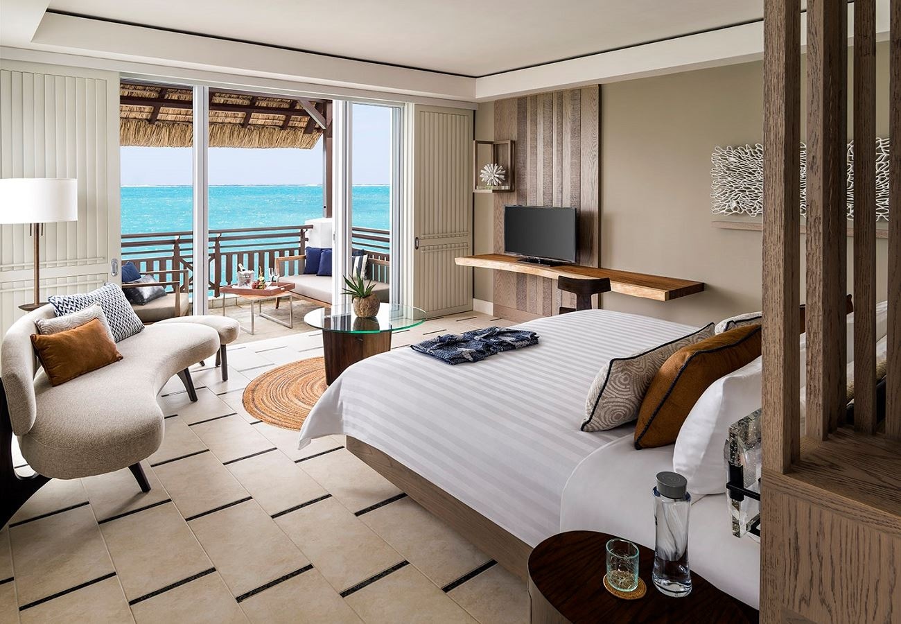rooms-junior-suites-frangipani-club-ocean-view