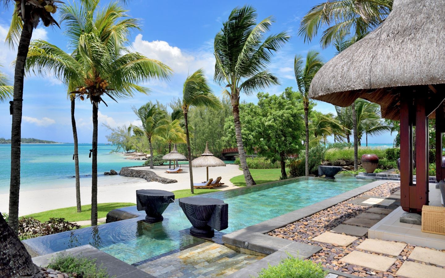 rooms-shangrila-three-bedroom-beach-villas