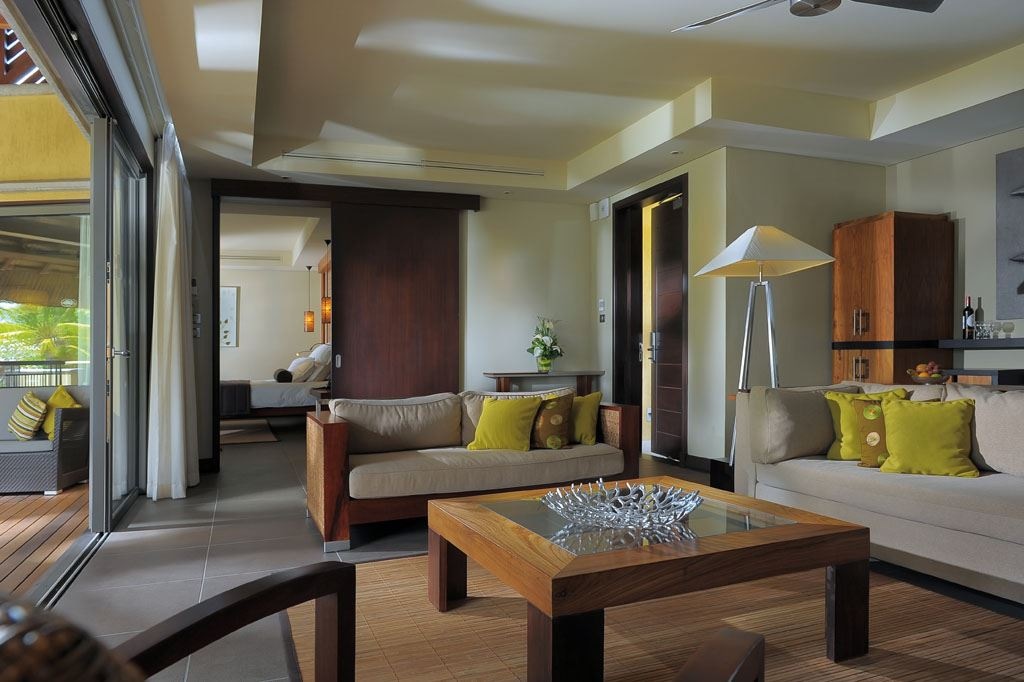 rooms-beach-front-senior-pool-suite