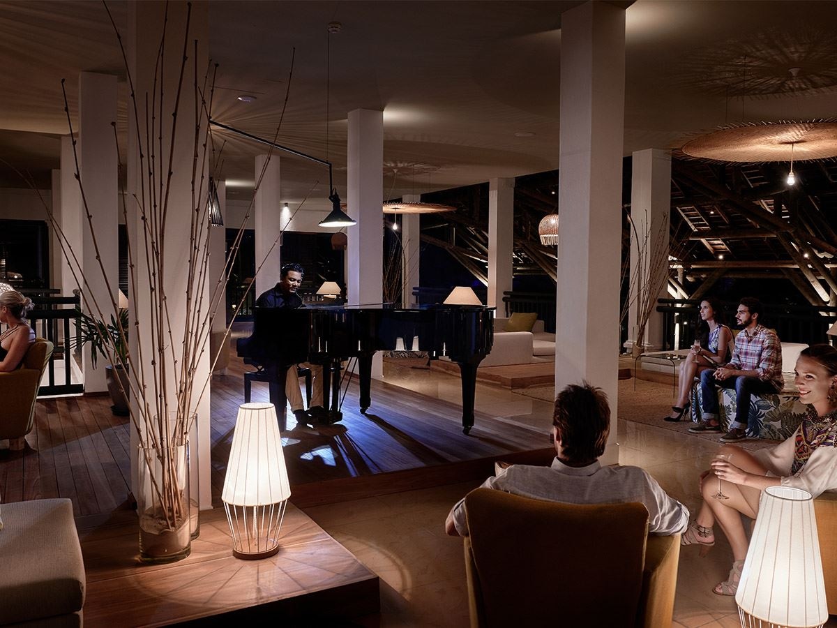 restaurants-balcony-bar