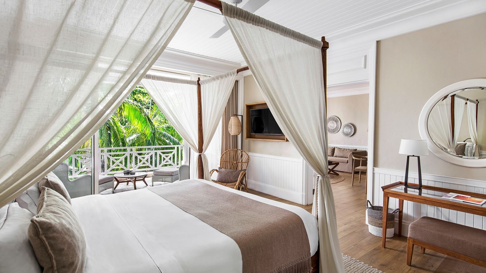 rooms-senior-suite-garden-view