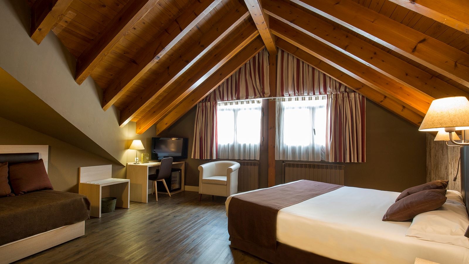 rooms-quadrruple-room