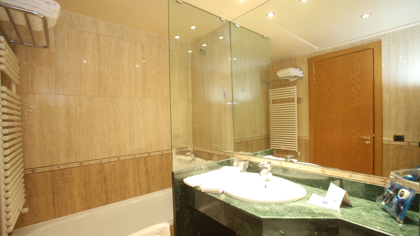 rooms-double-slope-view