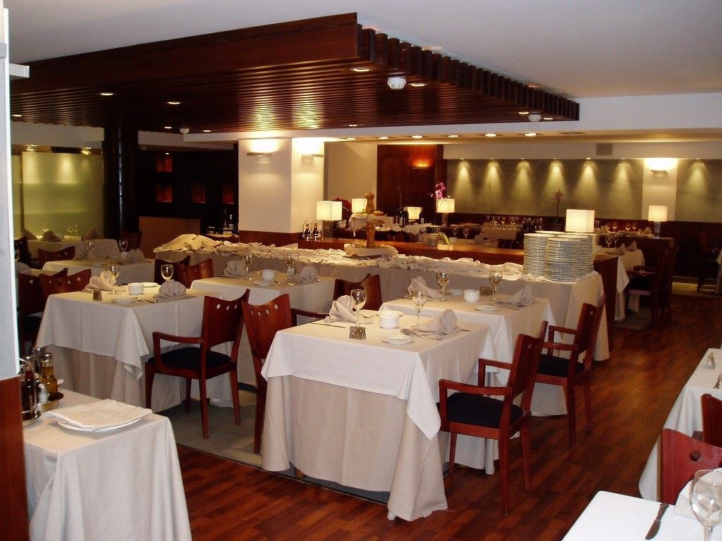 restaurants-restaurant