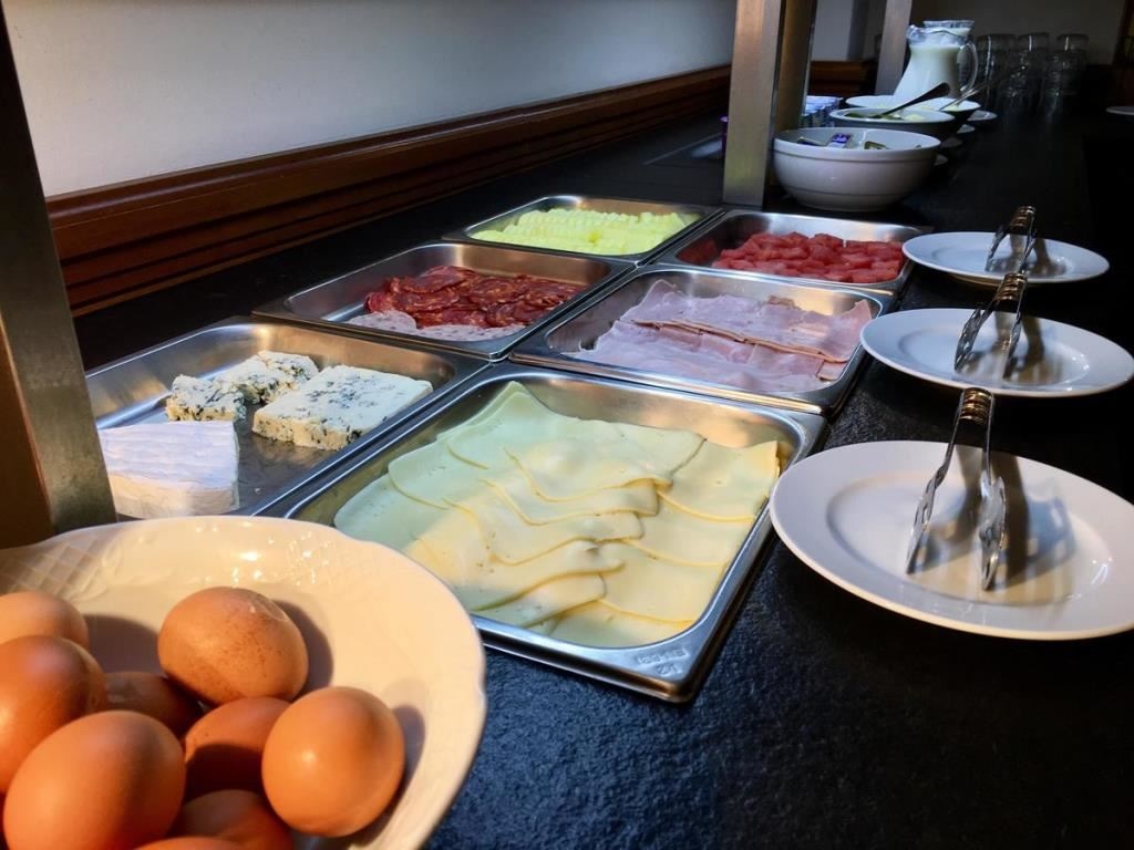 restaurants-restaurant