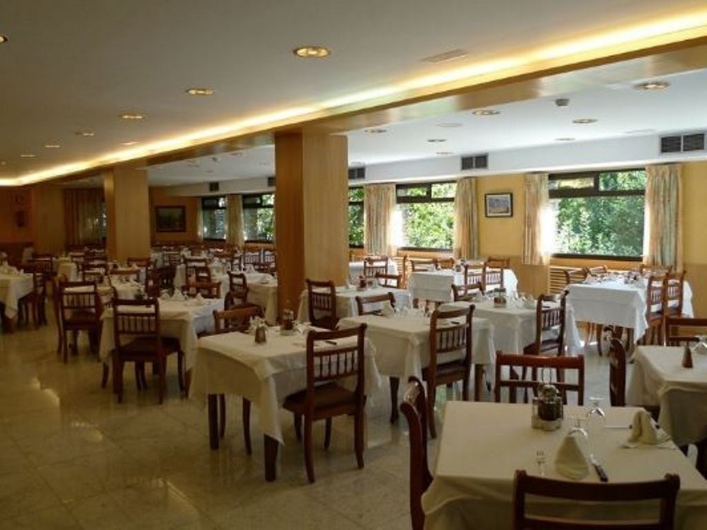 restaurants-restaurant