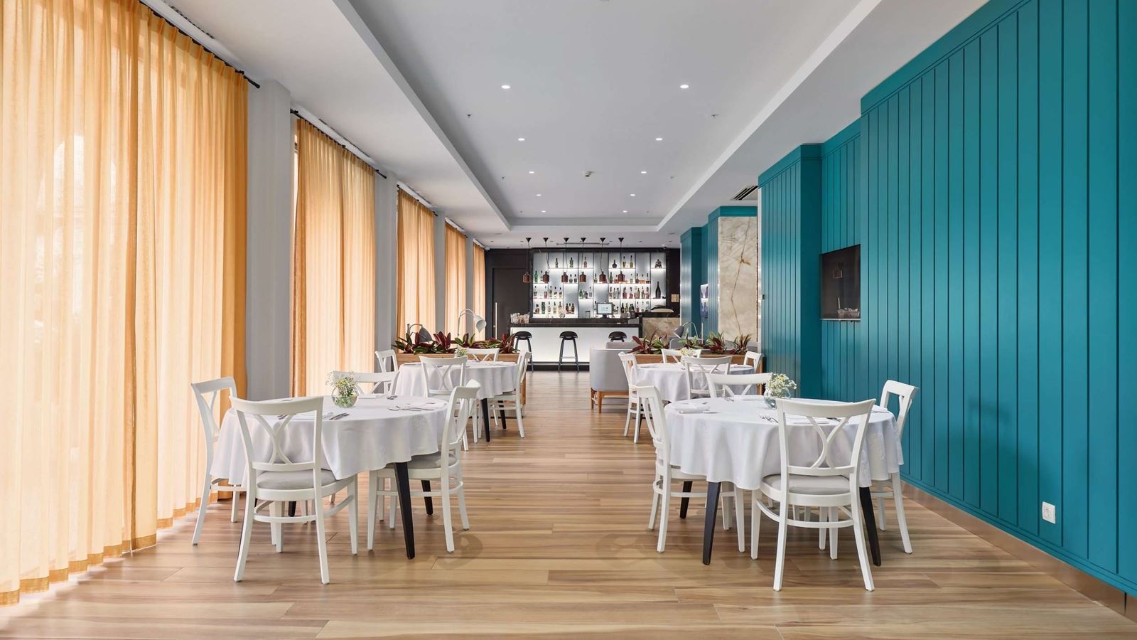 restaurants-restaurant