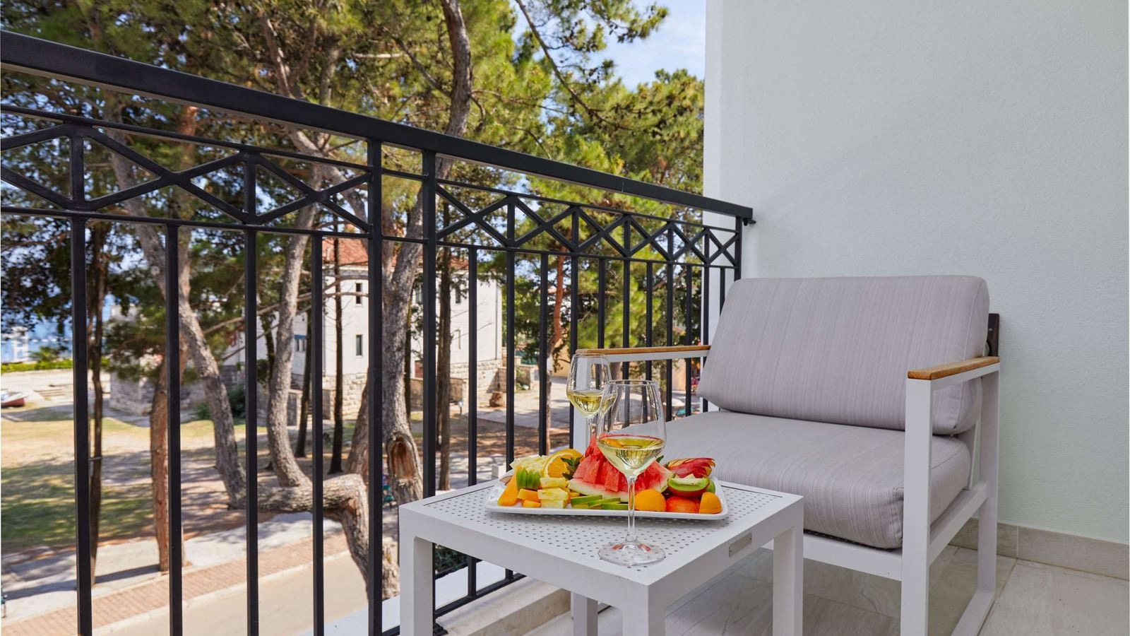 rooms-double-room-side-sea-view