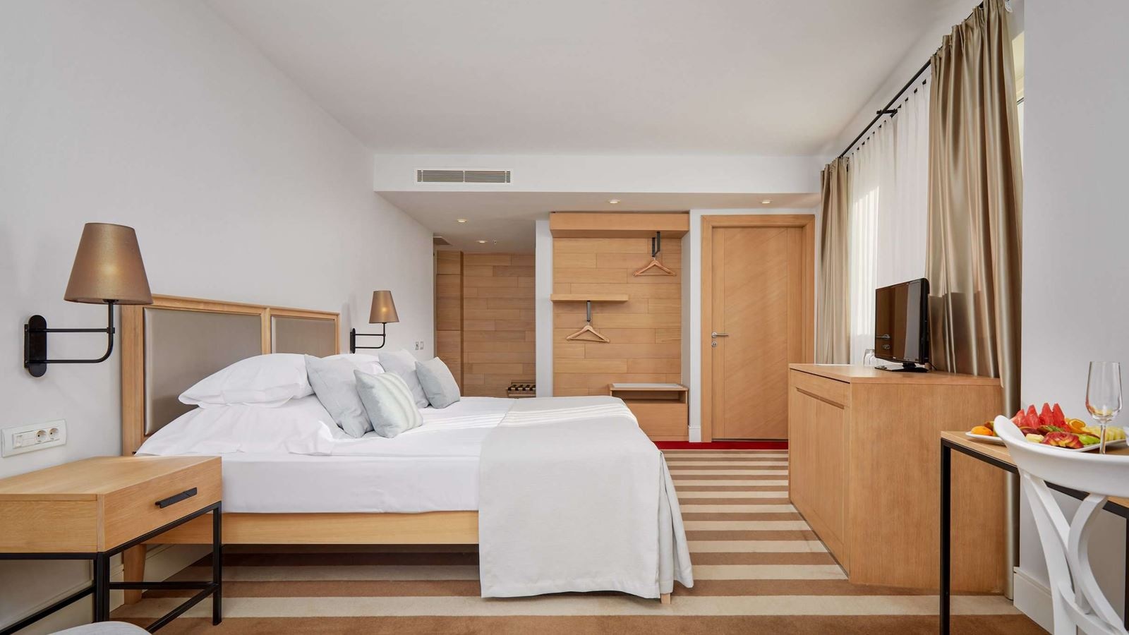 rooms-double-room-side-sea-view