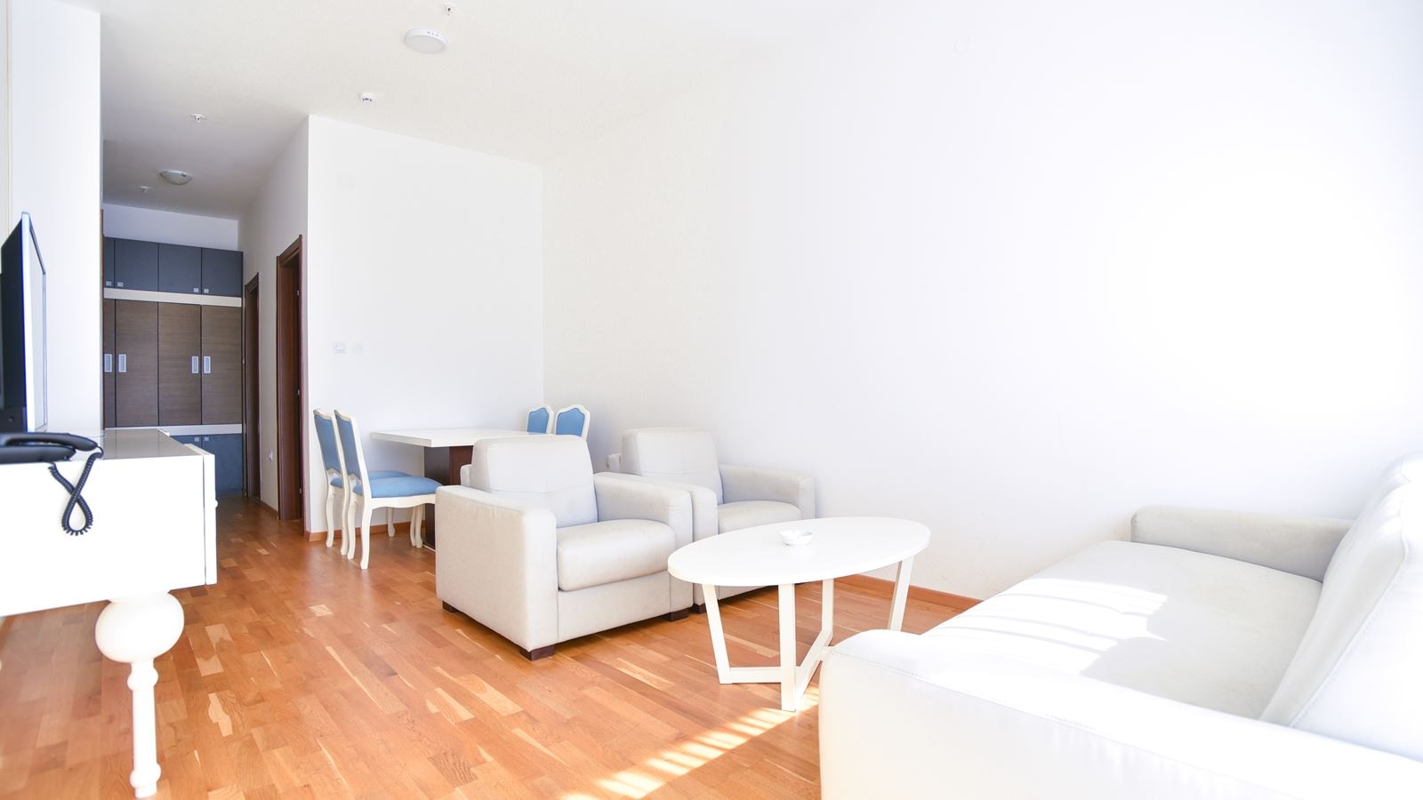 rooms-deluxe-apartment-two-bedroom-sea-view-with-terrace