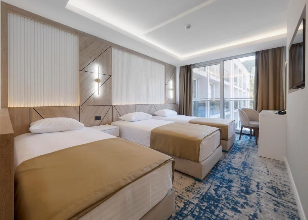 rooms-triple-room-main-building