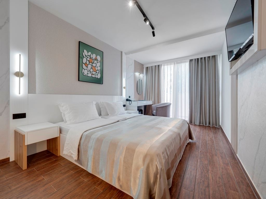 rooms-triple-room-sea-view-main-building