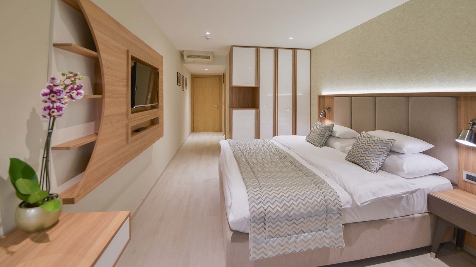 rooms-superior-room-with-french-balcony