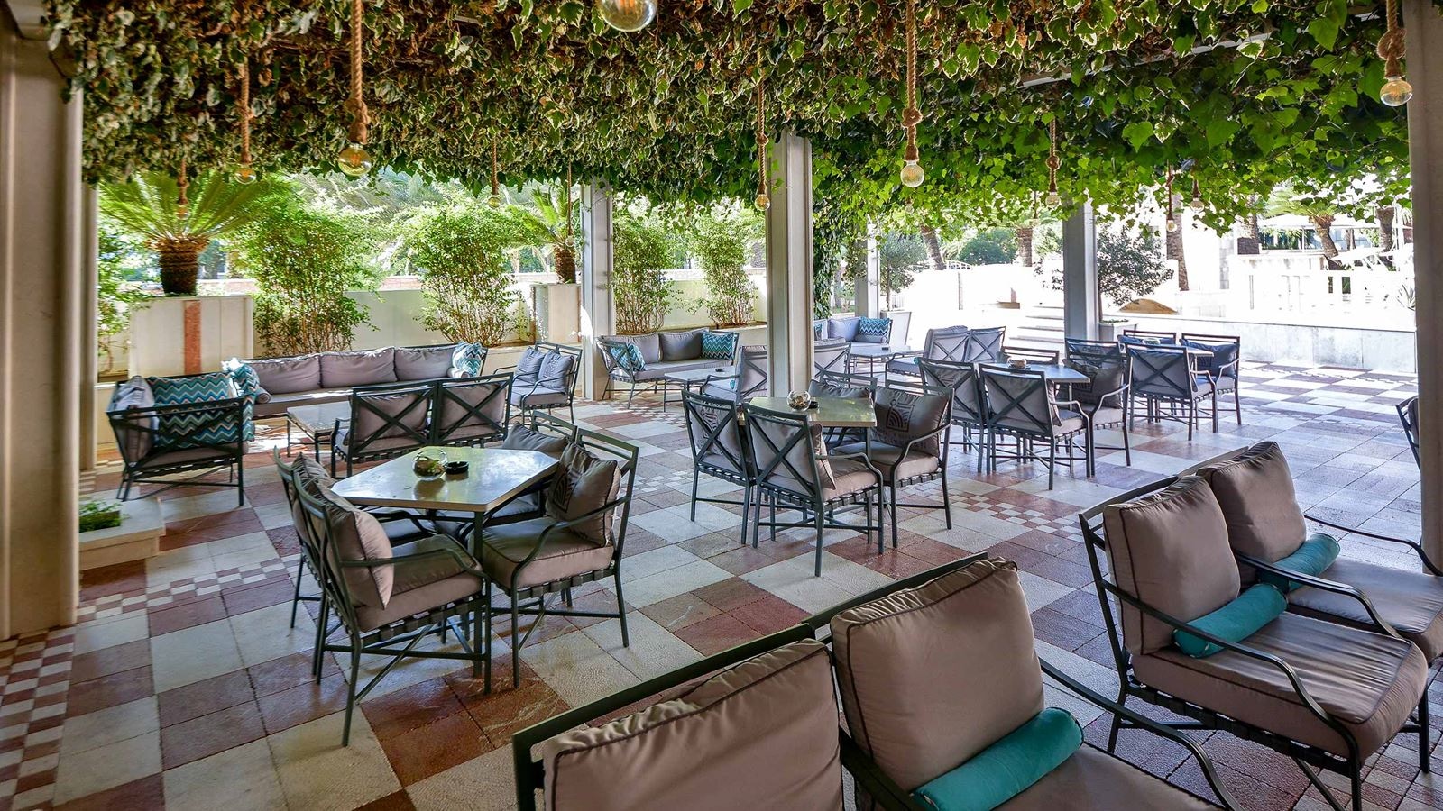 bars-cafeteria-opera