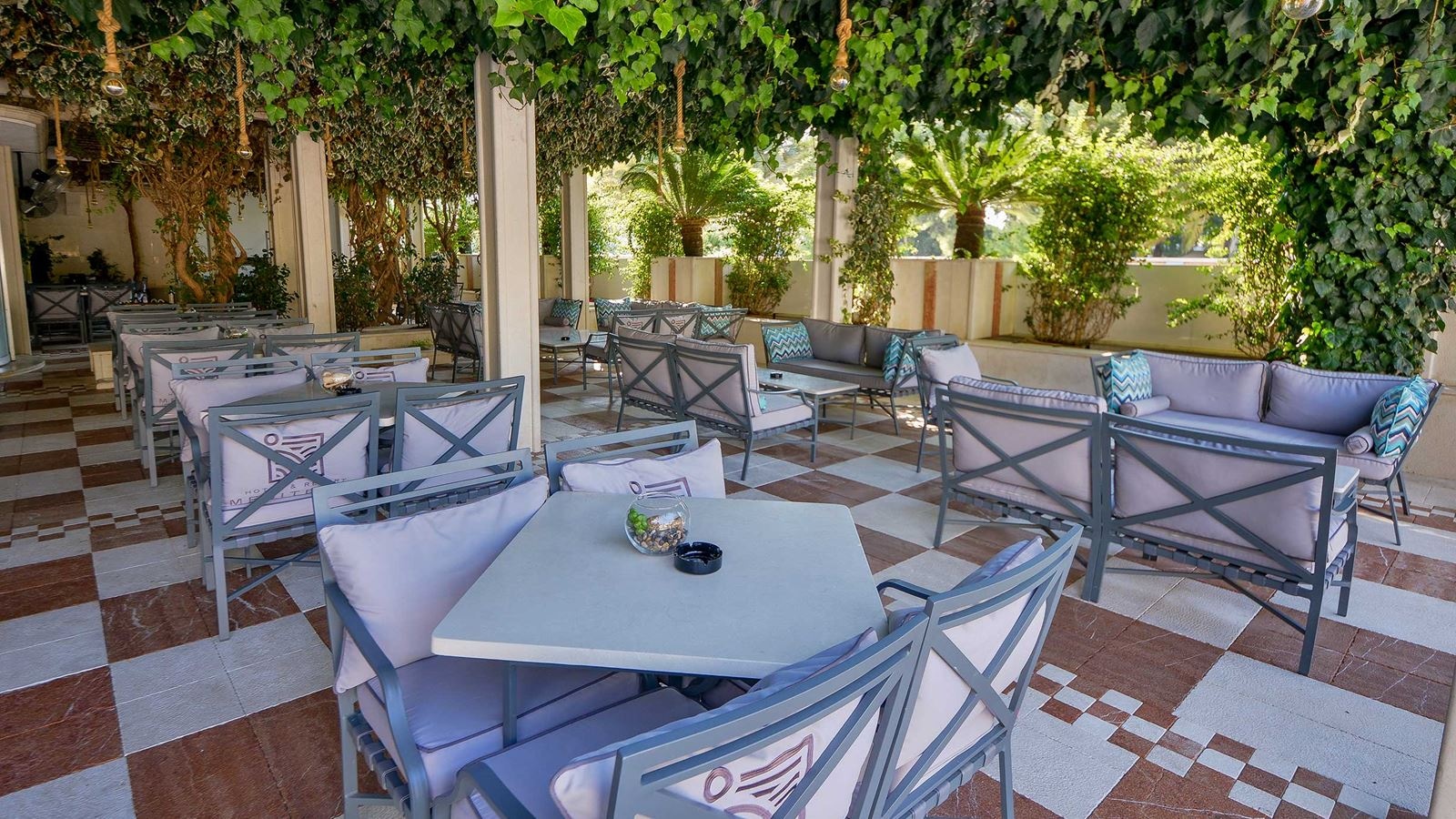 bars-cafeteria-opera