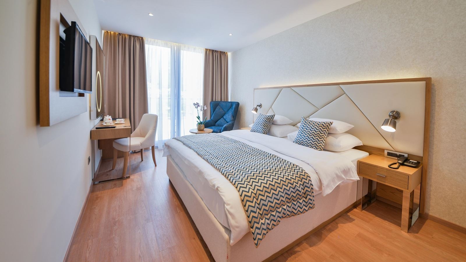 rooms-superior-room-with-french-balcony