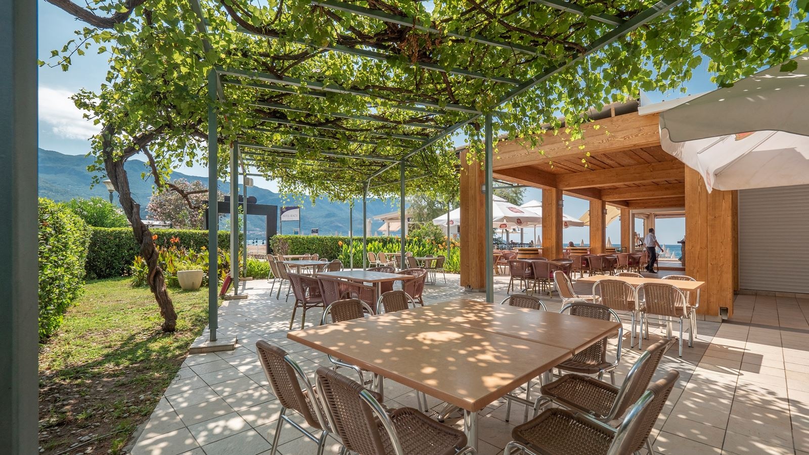 restaurants-el-gusto-beer-garden