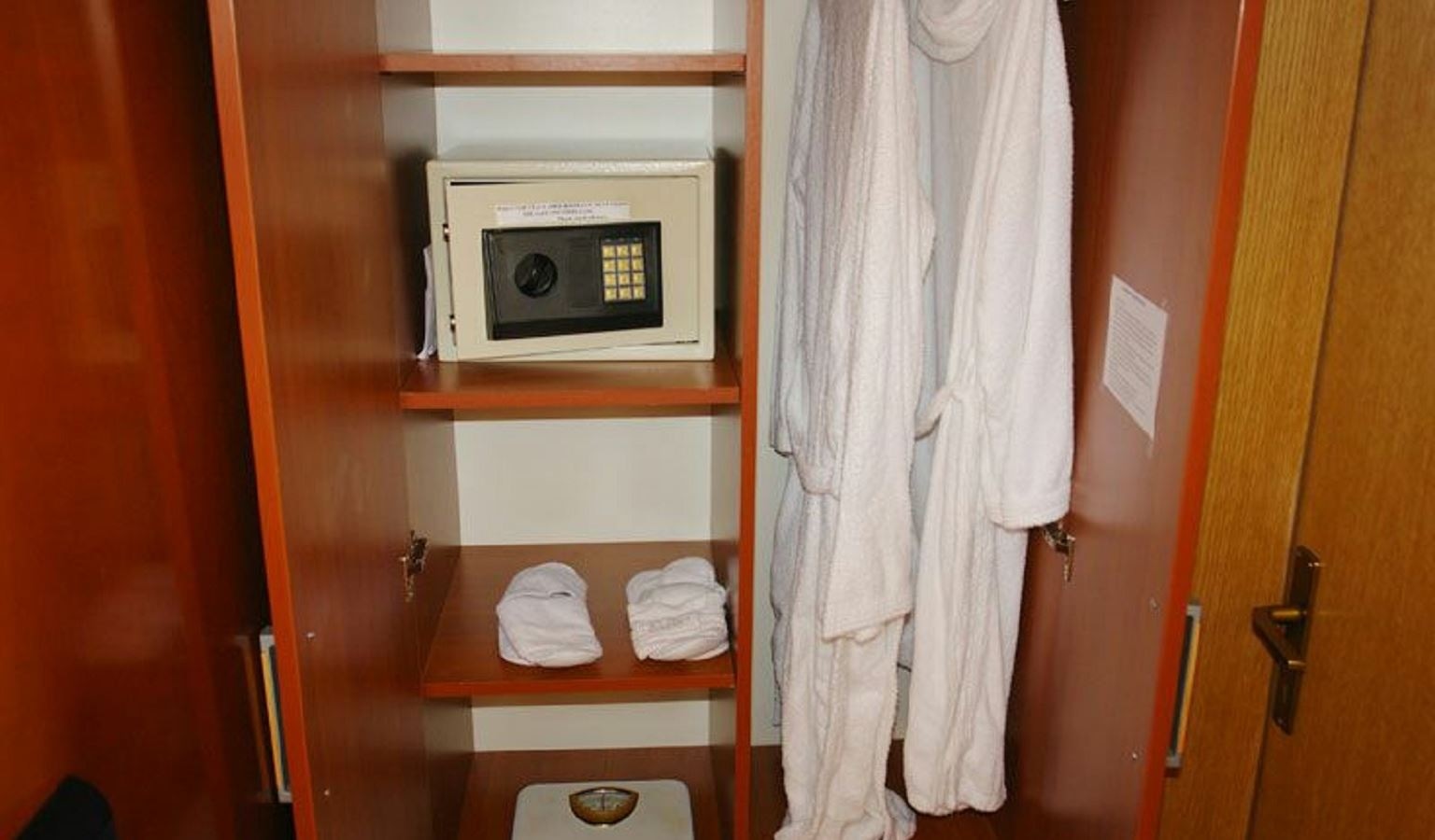 rooms-standard-double-room