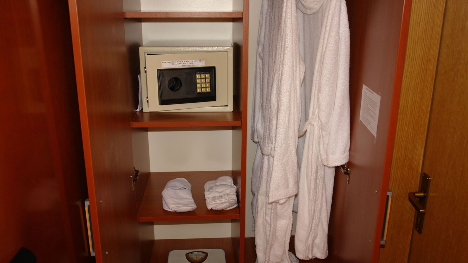 rooms-standard-double-room