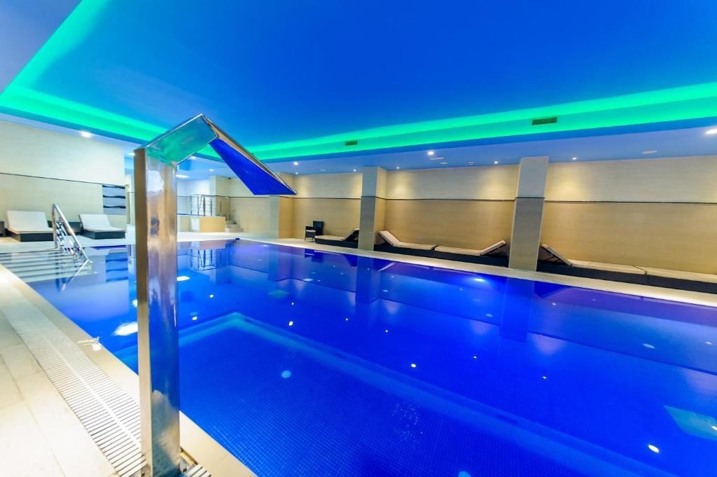 pools-indoor-pool
