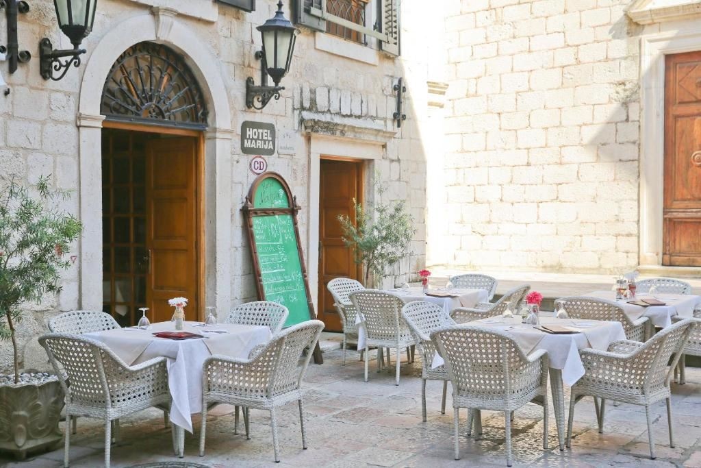 restaurants-restaurants