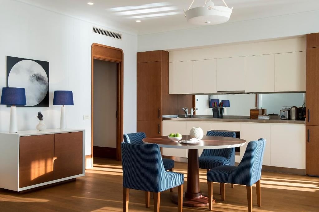 rooms-three-bedroom-suite-sea-view