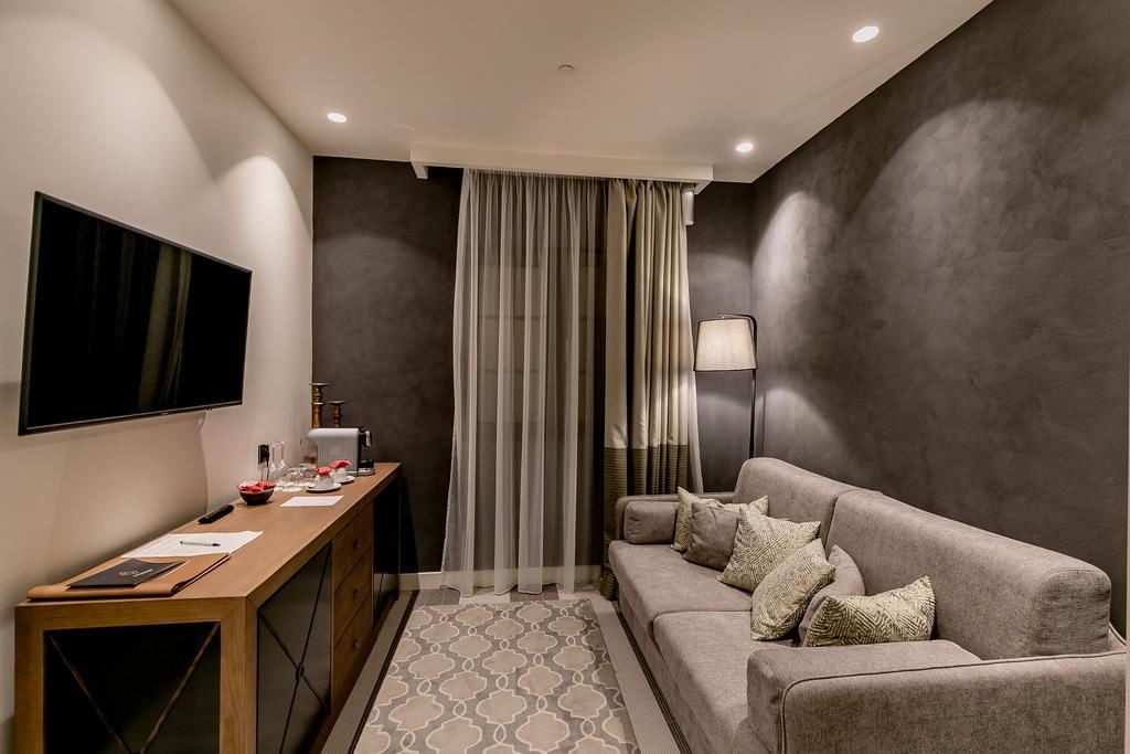 rooms-one-bedroom-apartment-sea-view