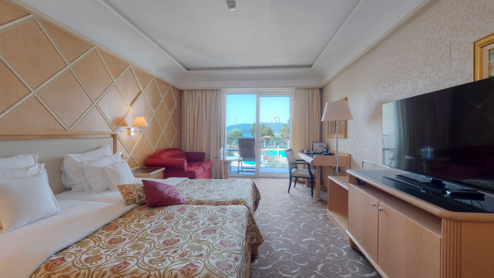 rooms-superior-room-pool-view