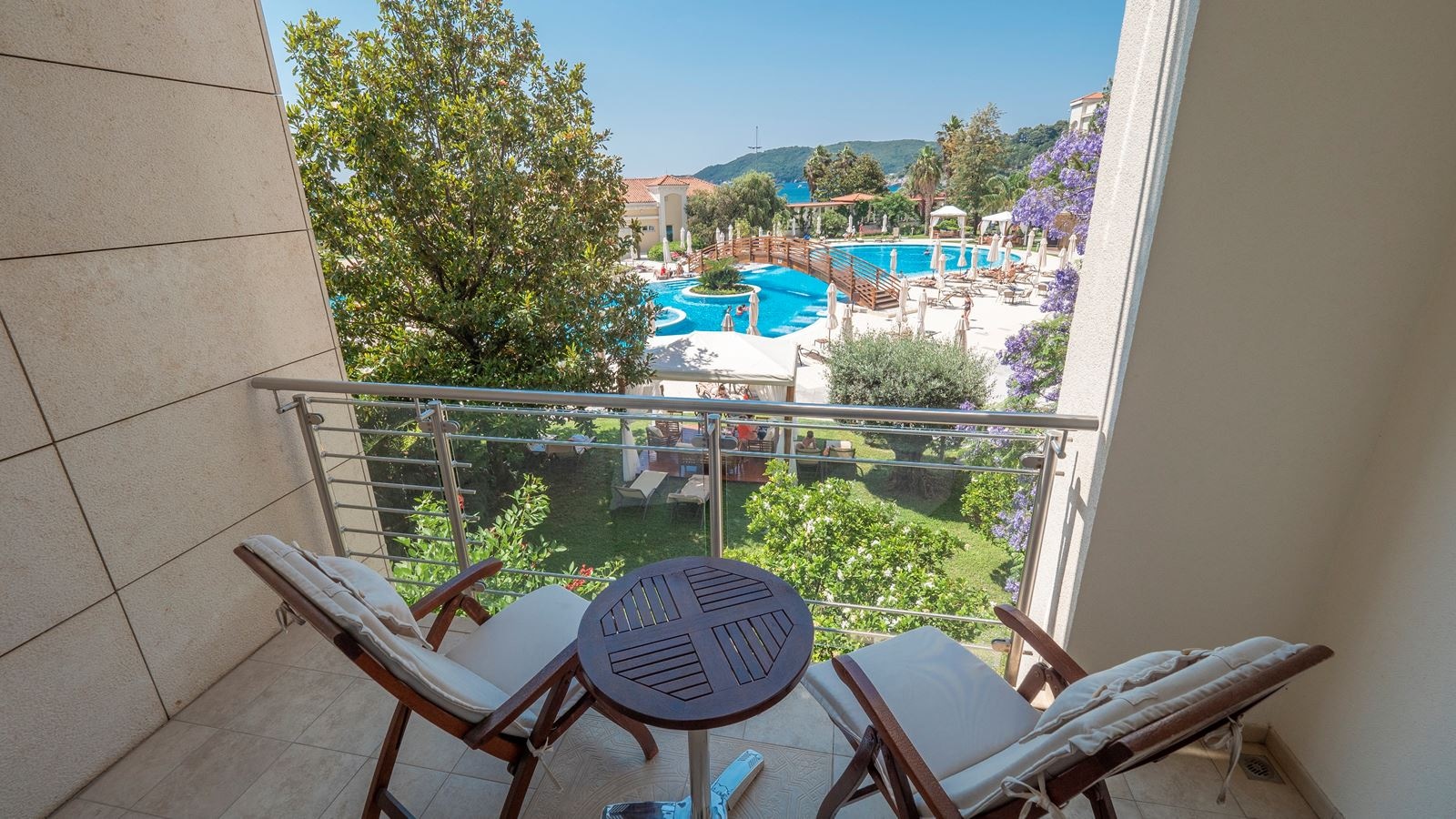 rooms-superior-room-pool-view-single-use