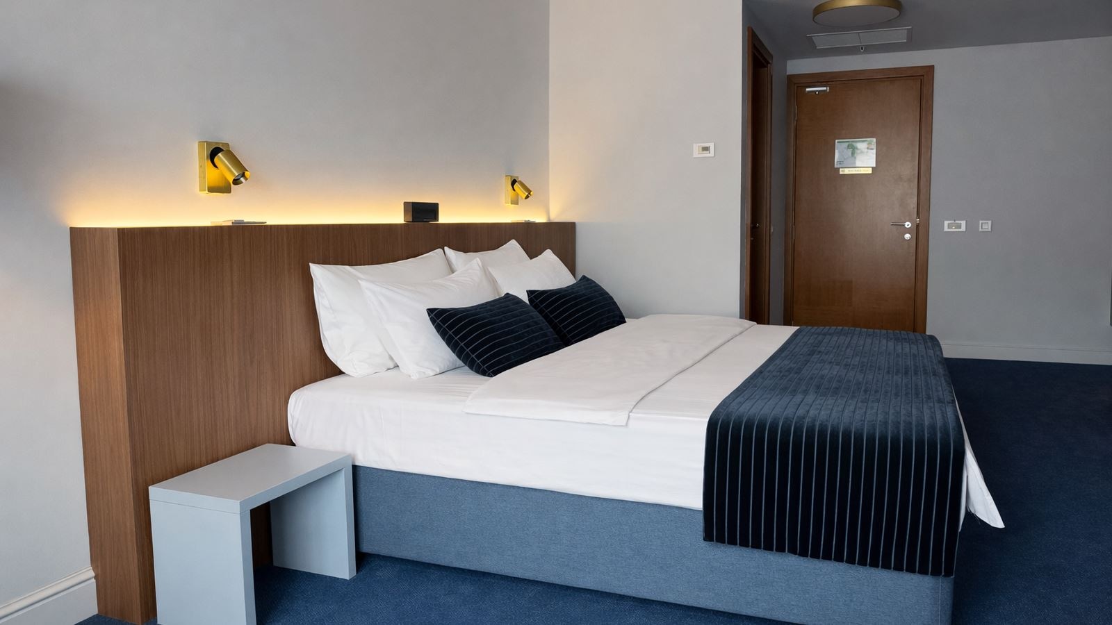 rooms-deluxe-double-room-with-extra-bed