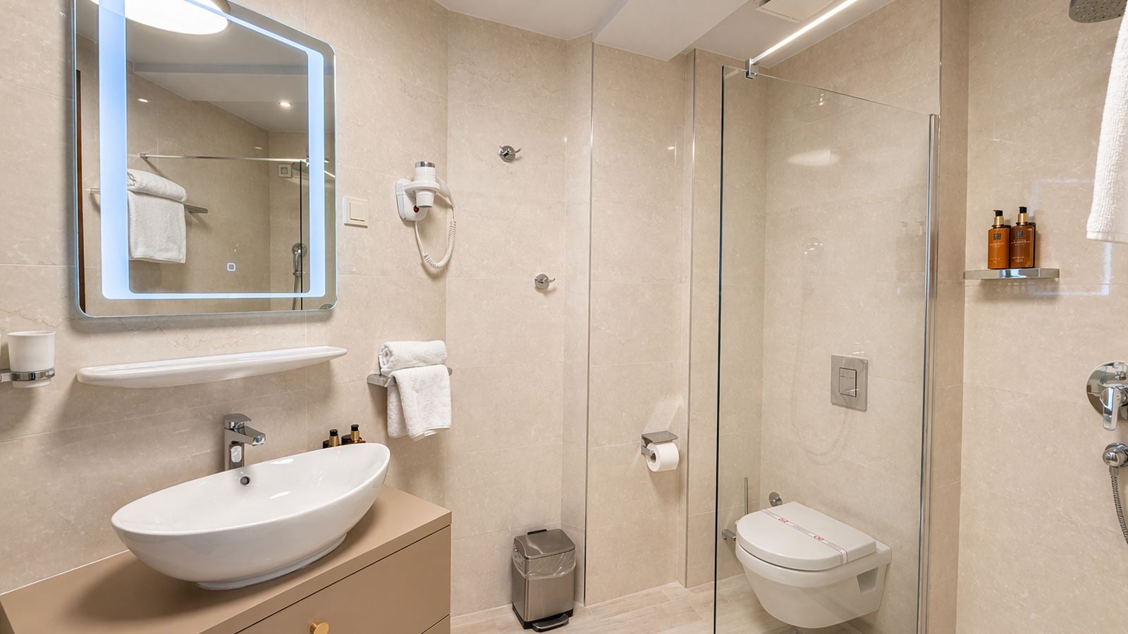 rooms-deluxe-triple-room