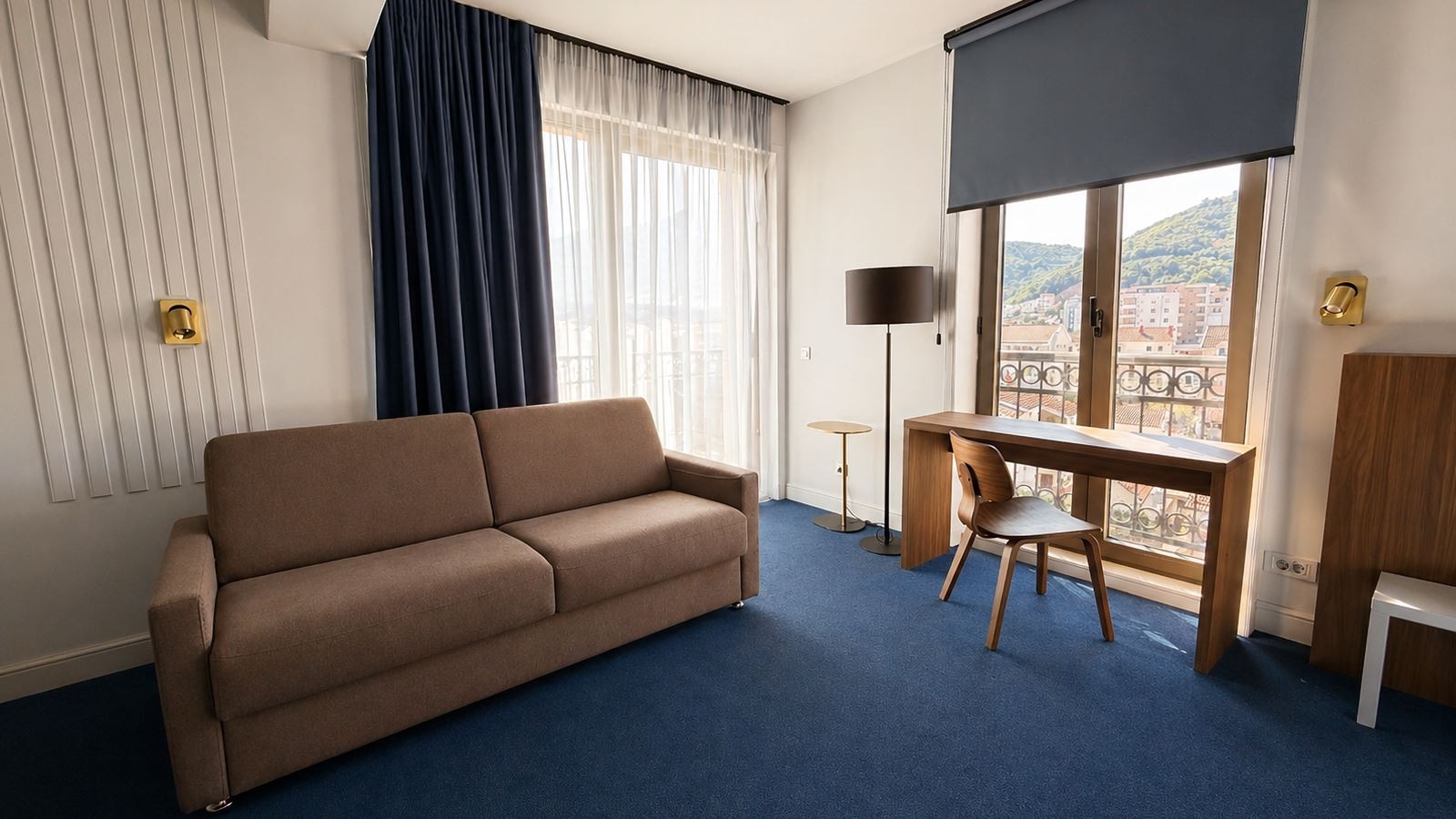 rooms-deluxe-family-room