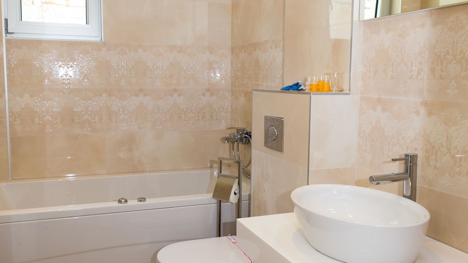 rooms-three-bedroom-apartment-sea-view