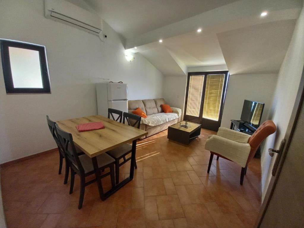 rooms-two-bedroom-apartment-sea--view