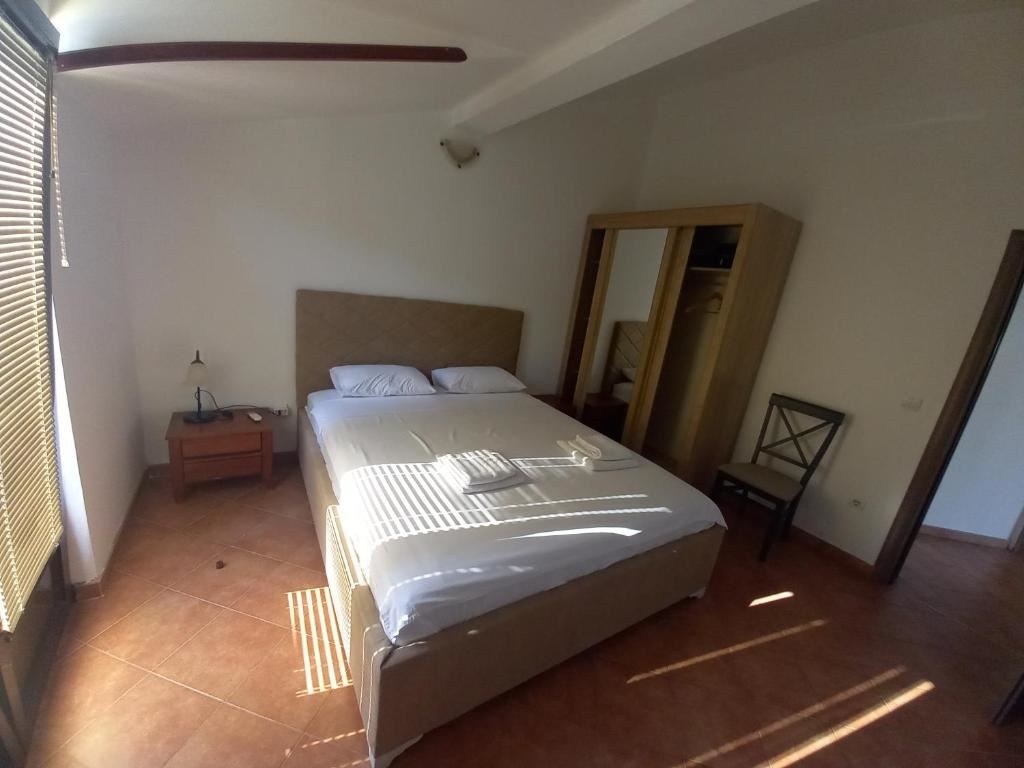 rooms-two-bedroom-apartment-sea--view